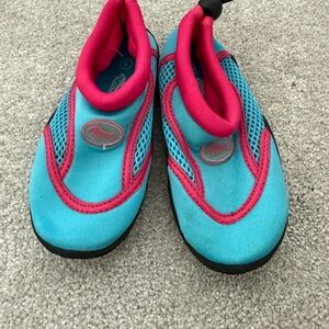 Kauai size 9 kids blue and Pink Water Shoes